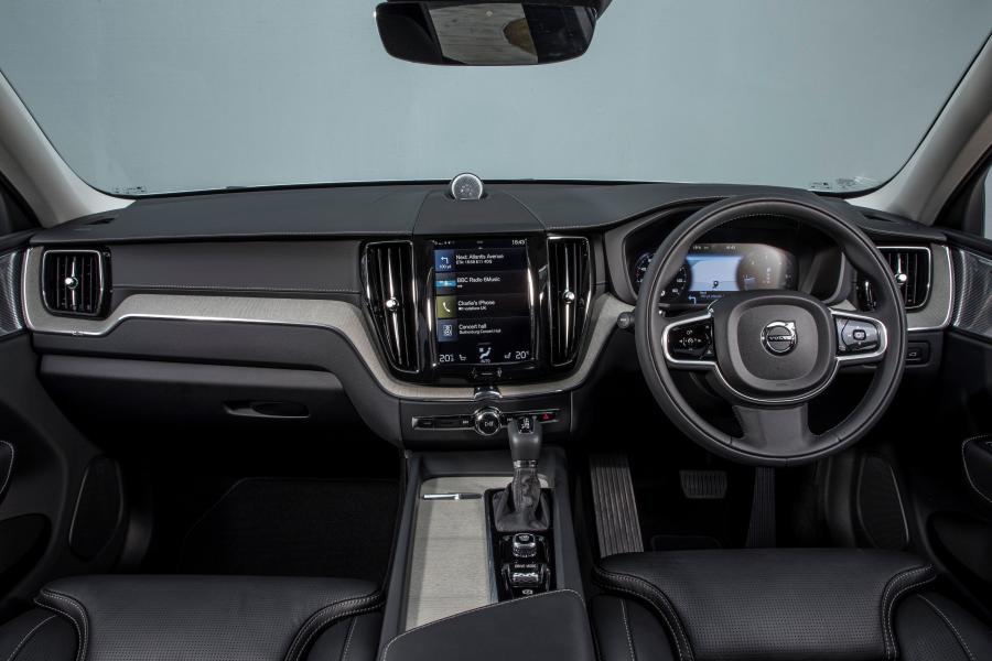 Торпедо Volvo XC60 D4 Inscription 2017 года  (UK) (фото 101 из 172)
